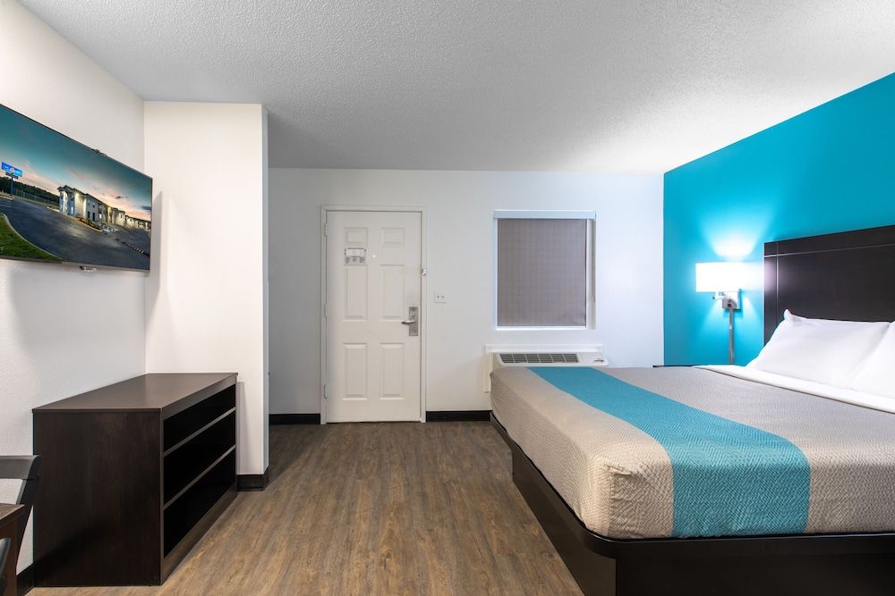 Motel 6 Greenville, SC - I-85 Near Downtown 3