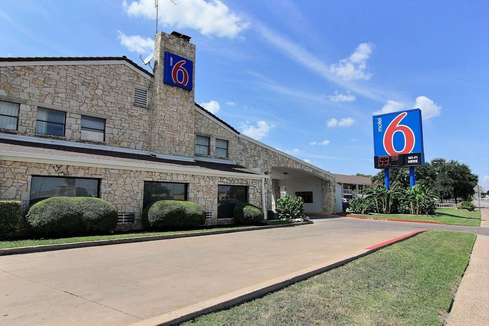 Motel 6 Austin, TX - Central Downtown UT 1