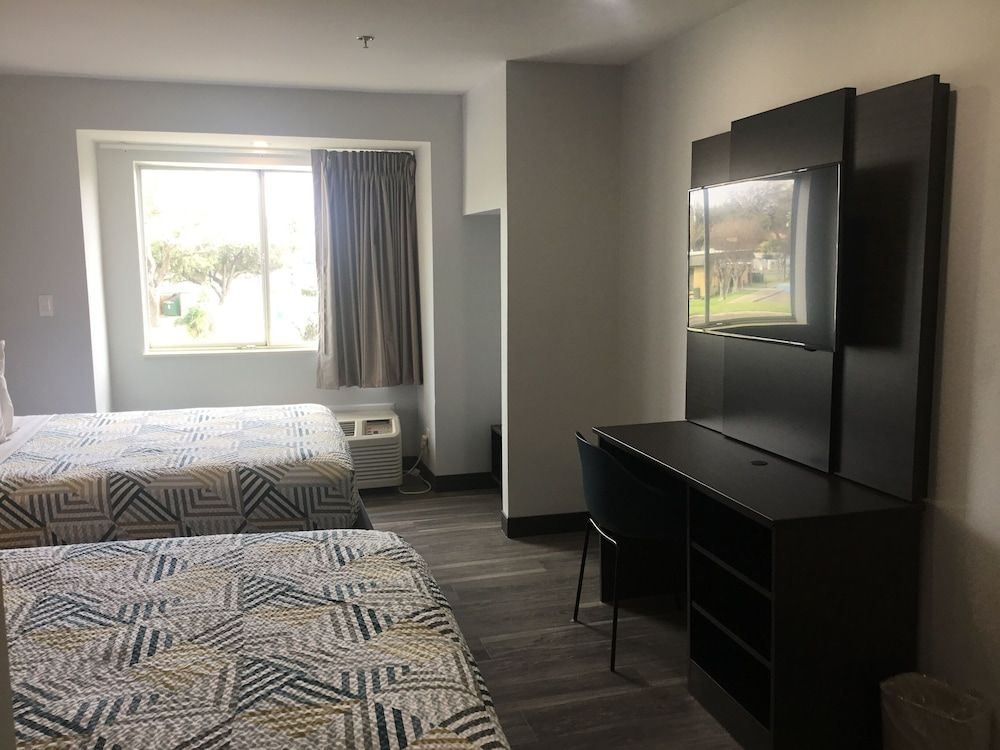 Motel 6 McAllen, TX - East 3