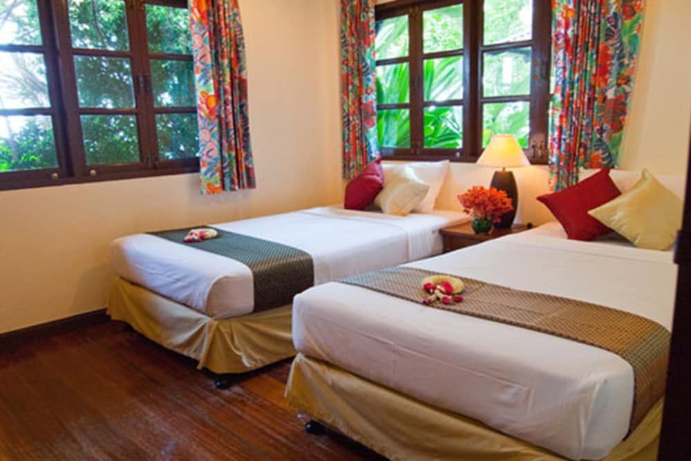 Baan Klang Aow Beach Resort 3