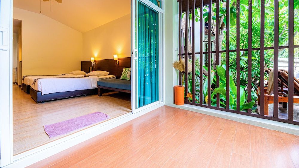 Baan Klang Aow Beach Resort 2