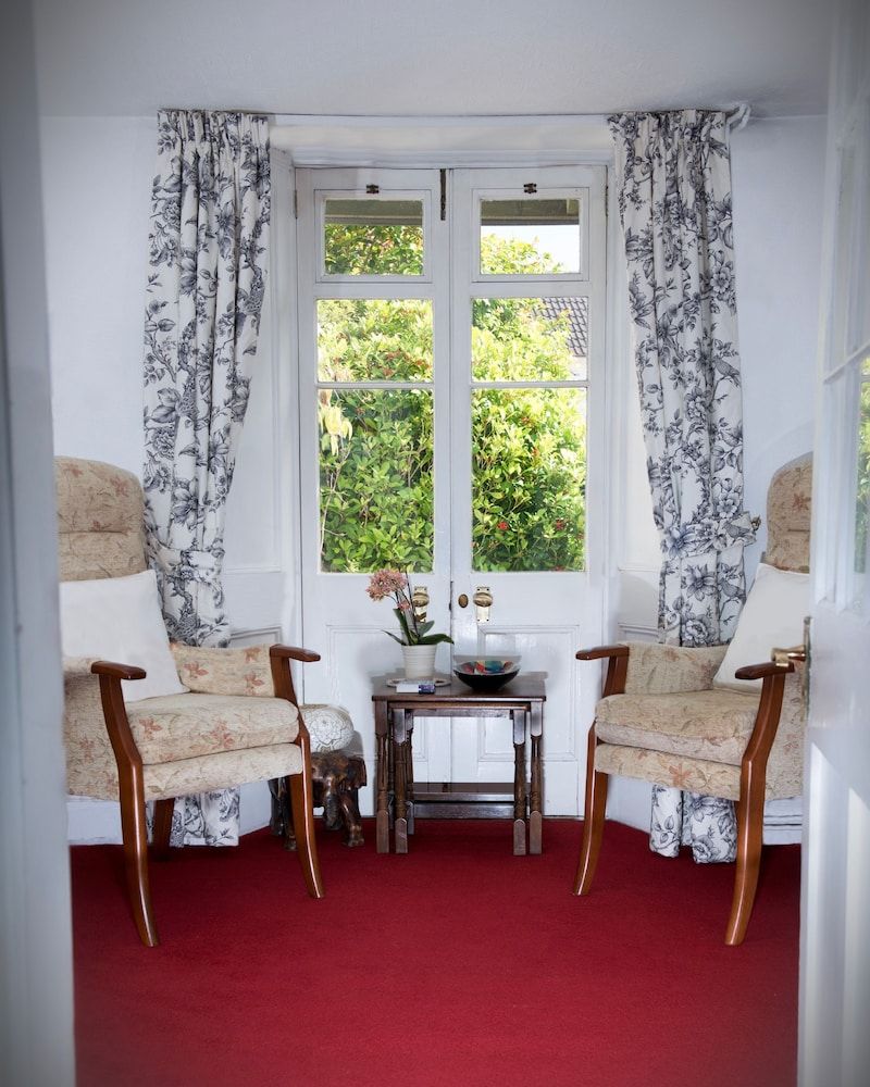 Ammonite Lodge Guest House 3