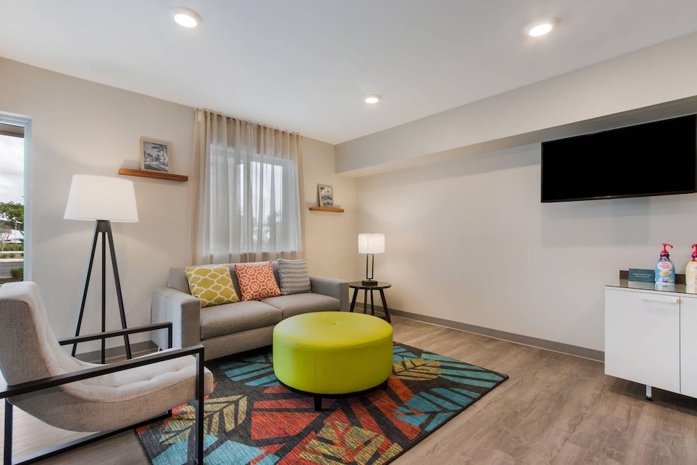 WoodSpring Suites Tamarac 3