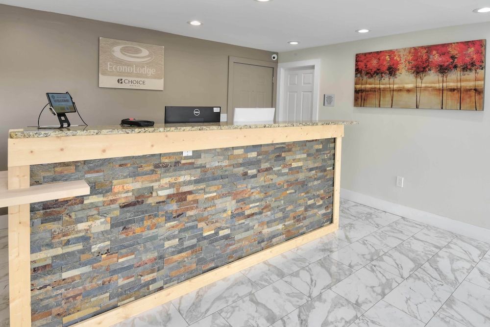 Econo Lodge Sevierville-Pigeon Forge on the River 2