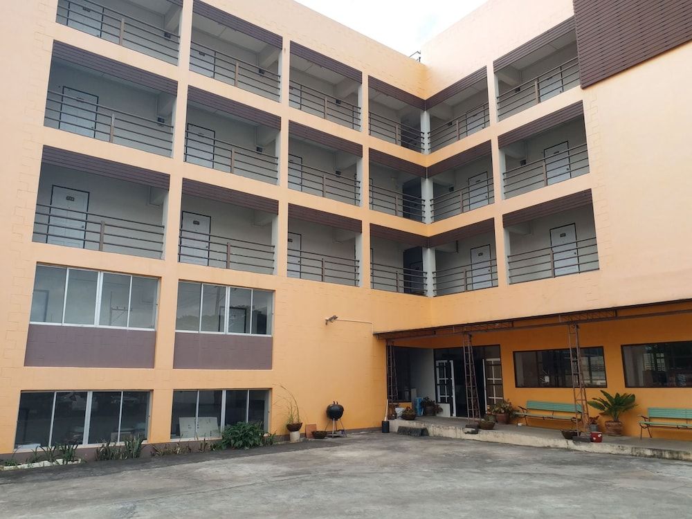 New Wanchai Hotel Pakchong