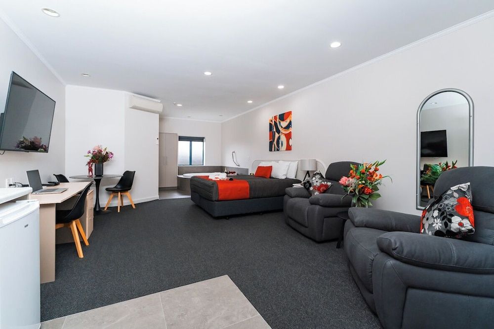 Aubyn Court Spa Motel 1