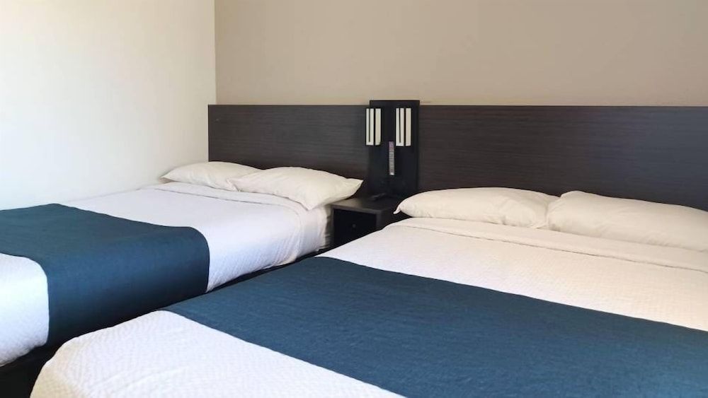 Motel 6 Fresno, CA - Blackstone North 3