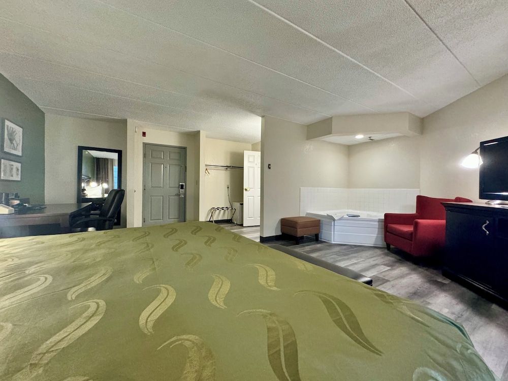 Quality Inn & Suites Alexandria 3