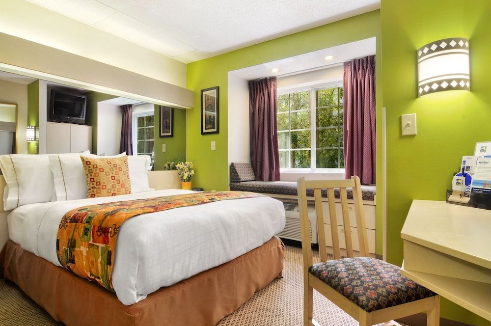 Hometown Inn & Suites Jacksonville - Butler Blvd./Southpoint 3
