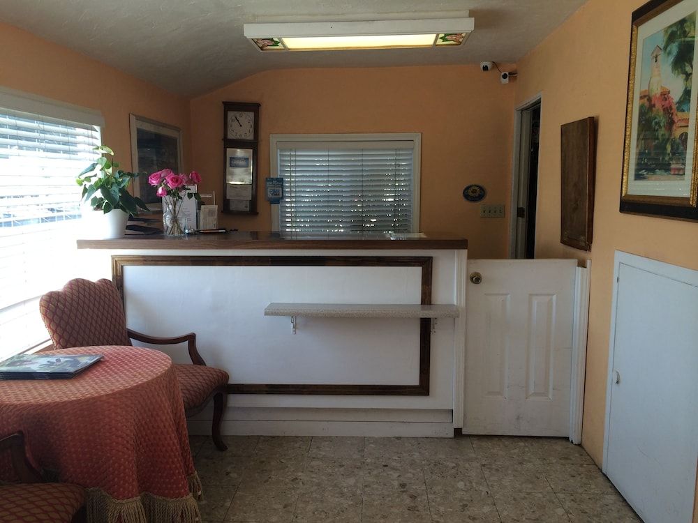 Oasis Inn & Suites 2