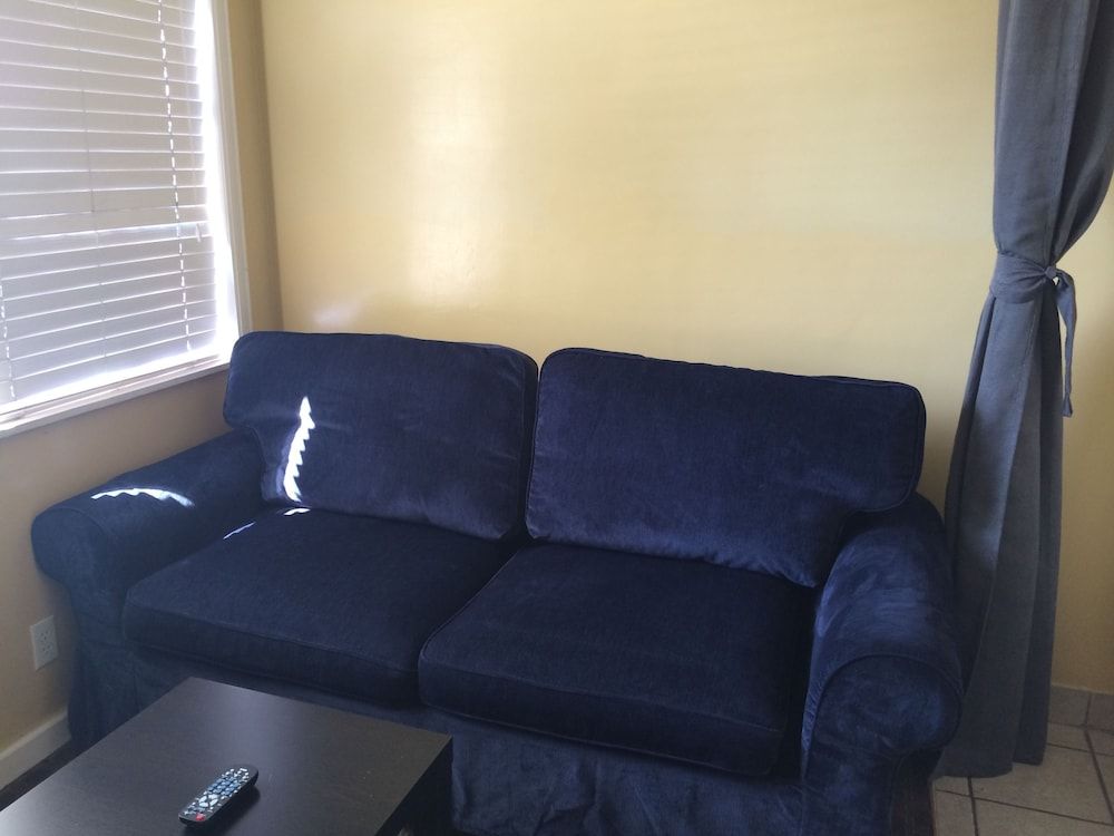 Oasis Inn & Suites 3