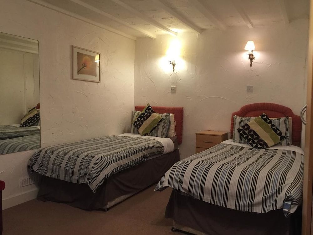 The Dragon Hotel and Restaurant 3