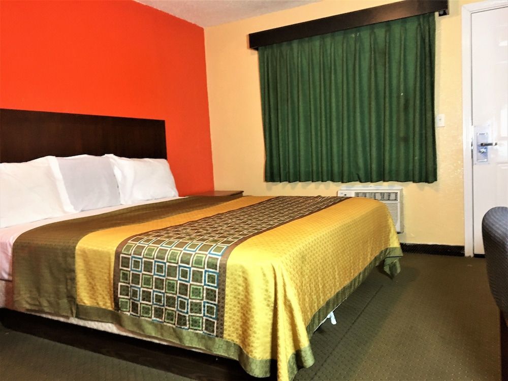 4 Star Motel 3