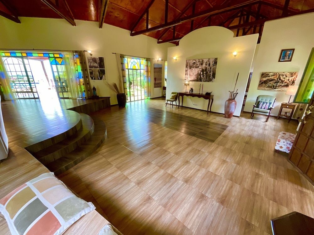 PINK FLAMINGO BOUTIQUE HOTEL 2