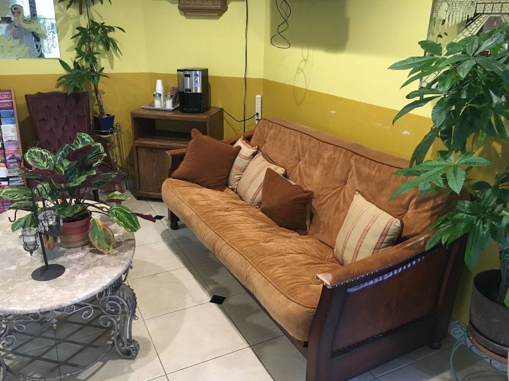 Bellflower Travel Inn 3