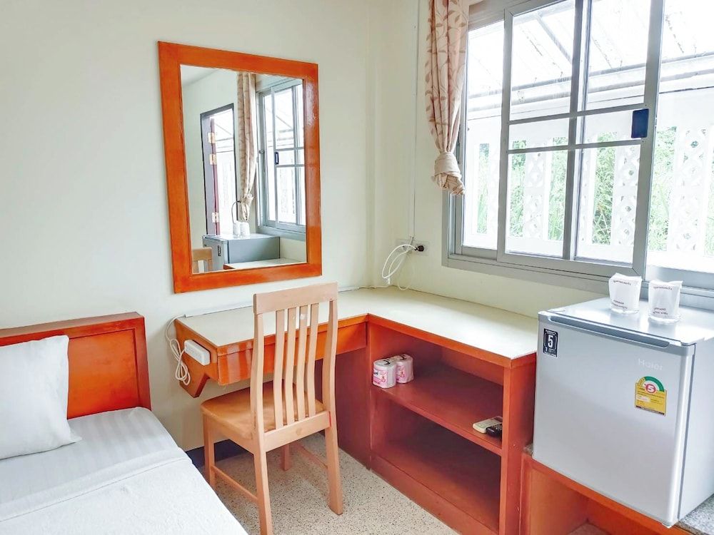 Bang Saphan Resort Hotel 2