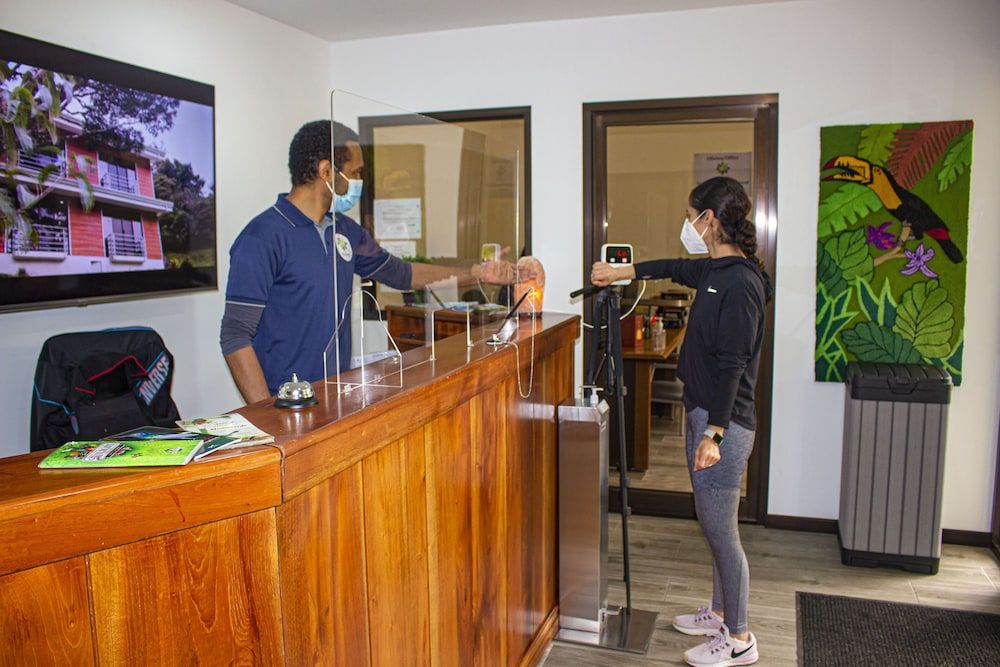 Burbi Lake Lodge Monteverde 2
