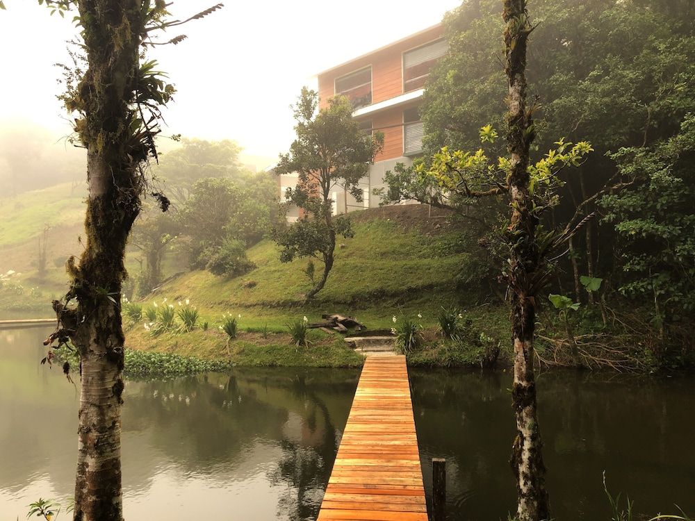 Burbi Lake Lodge Monteverde 3