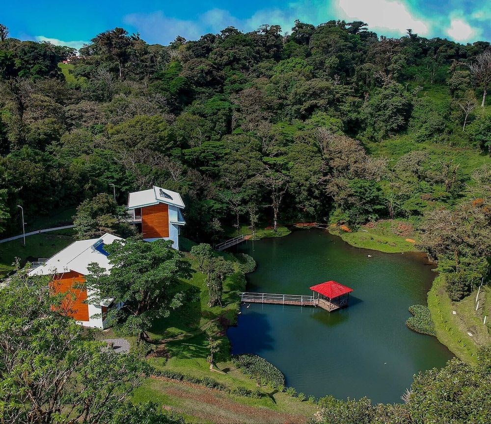 Burbi Lake Lodge Monteverde -1 estrellas en Monteverde