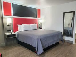 Seven Seas Inn & Suites