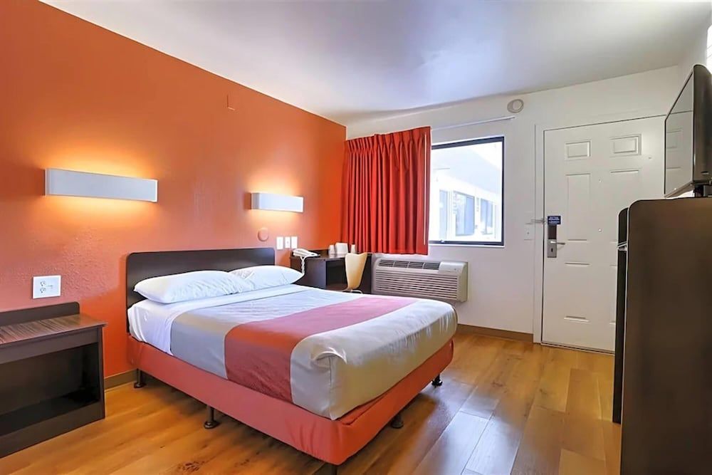 Super 8 by Wyndham Walnut Creek 3