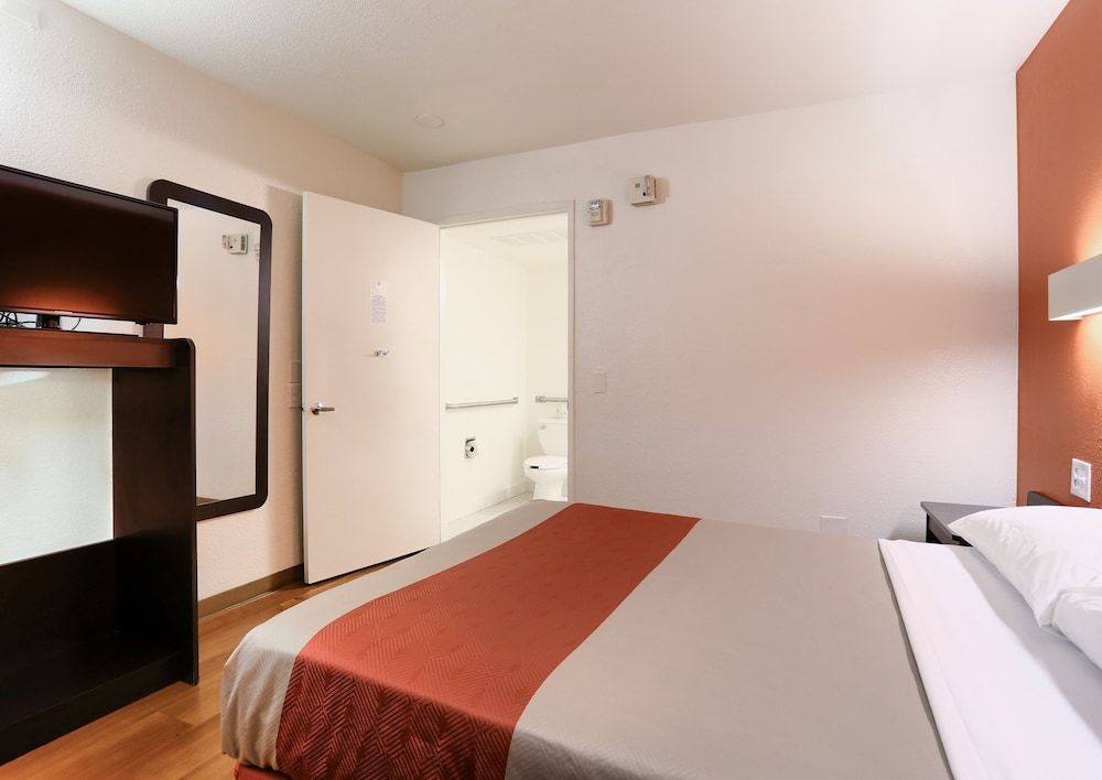 Super 8 by Wyndham Walnut Creek 2