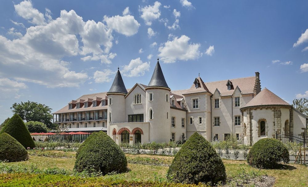 Château Saint-Jean 5 estrelas em Montluçon