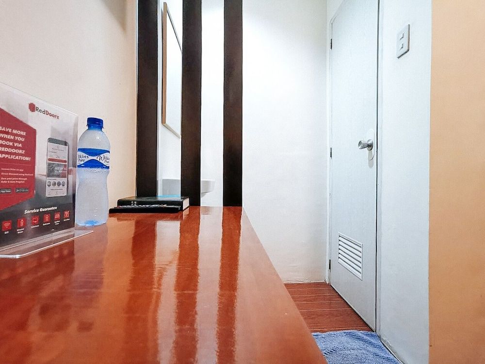 RedDoorz near KCC Mall Gensan 3