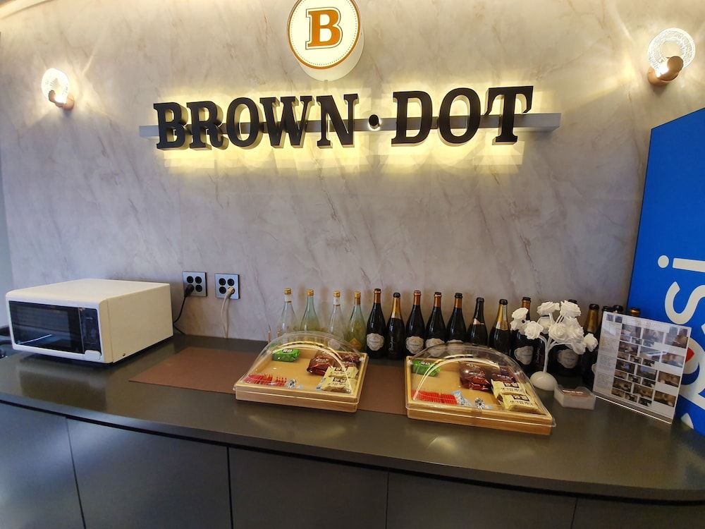 Brown-Dot Hotel 2