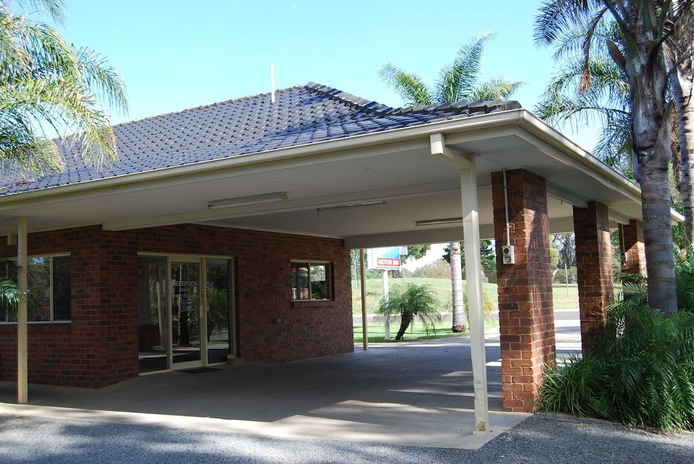 Sportsmans Motor Inn 3