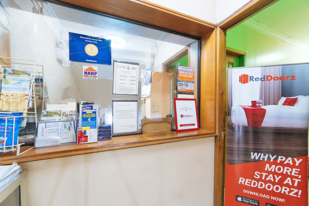 RedDoorz @ Clarkview 21st Street Angeles City 3