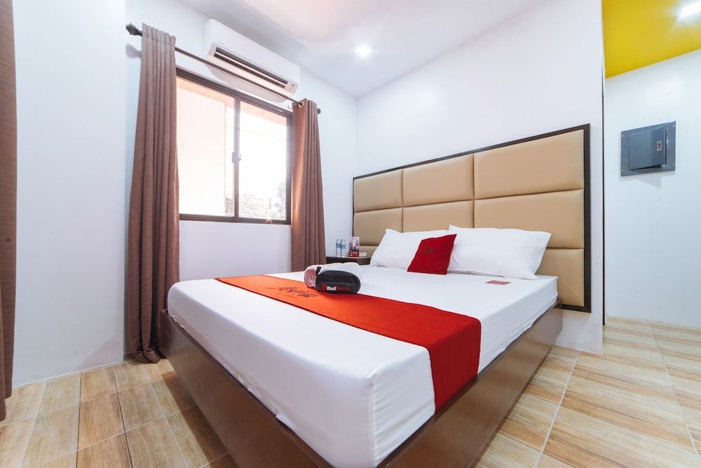RedDoorz Plus @ JNV Dream Hotel Subic Zambales 1