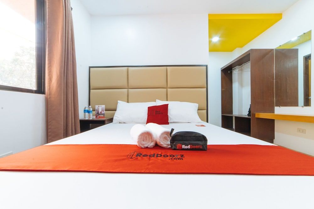 RedDoorz Plus @ JNV Dream Hotel Subic Zambales 3