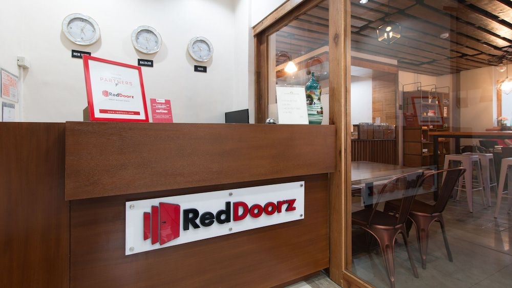 RedDoorz Plus @ Diola Villamonte Bacolod 3
