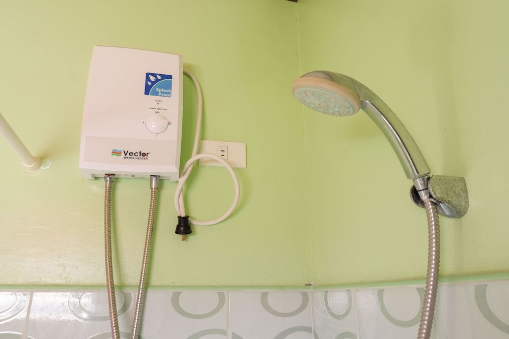 RedDoorz near Maribago Barangay Hall 2