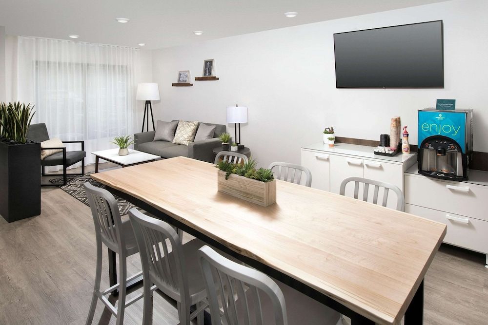 WoodSpring Suites Seattle Redmond 2
