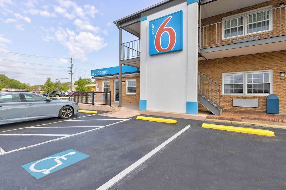 Motel 6 Falls Church, VA - Arlington Boulevard 2 étoiles à Falls Church