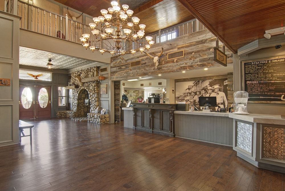 Palm Canyon Hotel & RV Resort 2