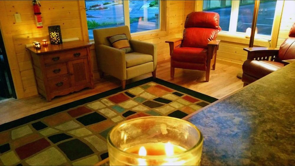 Rolling Hills Lodge 2