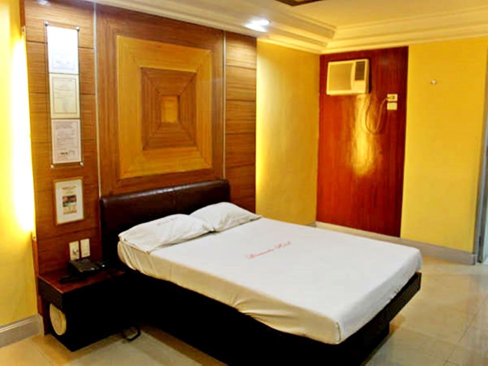 Bermuda Hotel and Restaurant 3