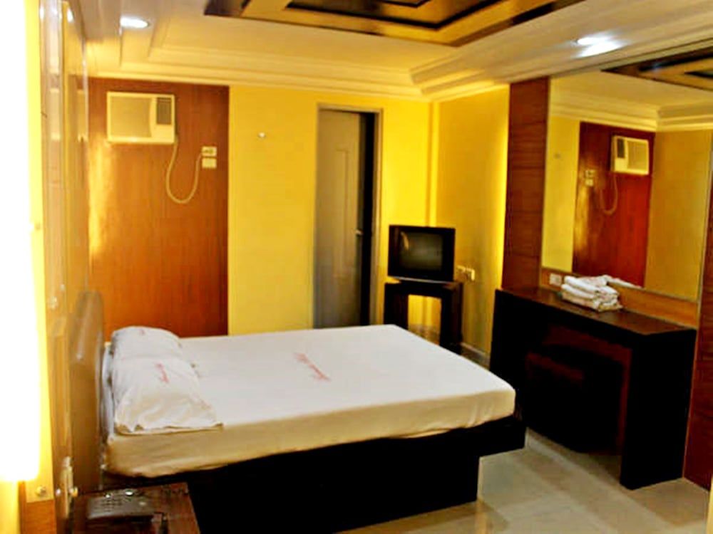 Bermuda Hotel and Restaurant 1