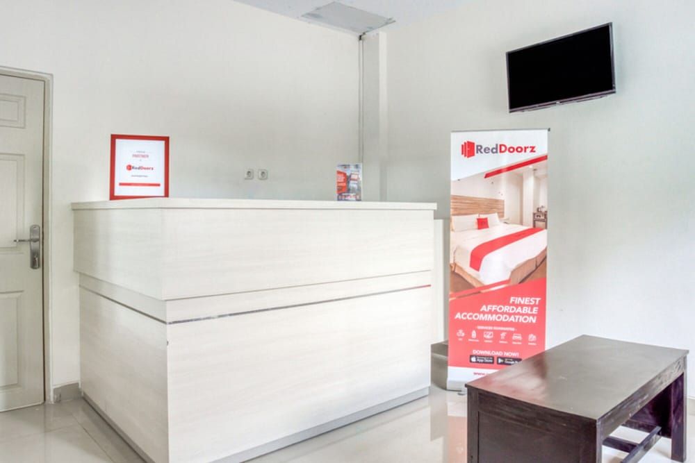 RedDoorz @ Plemburan Jakal 2 3