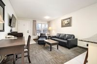 Guest House Inn & Suites
