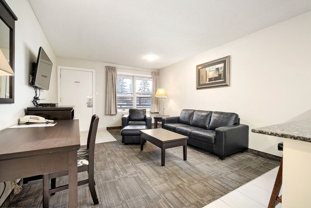 Guest House Inn & Suites