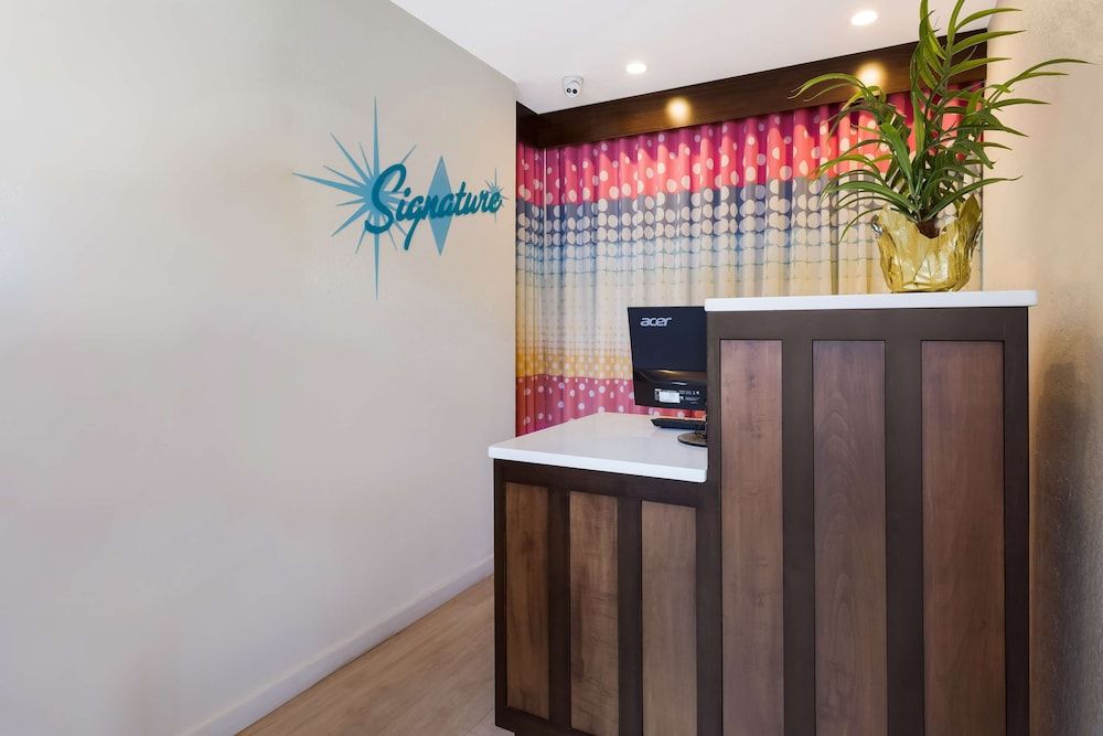 Signature Inn Oakland 2