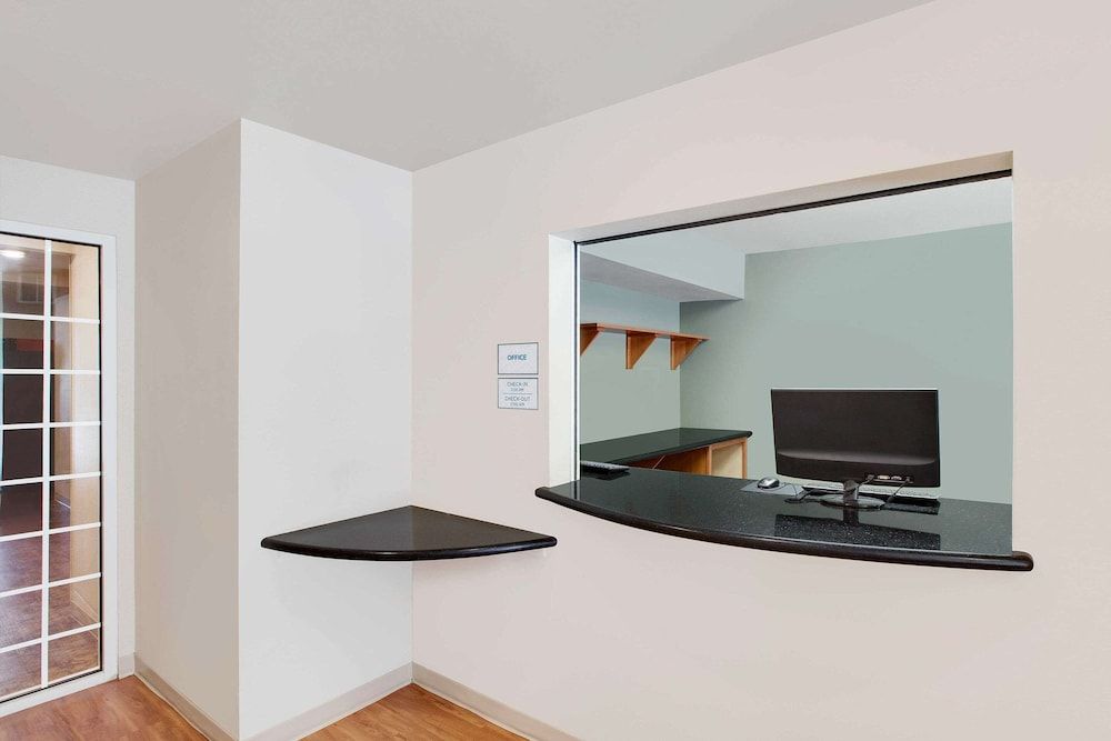 WoodSpring Suites Lake Charles 2