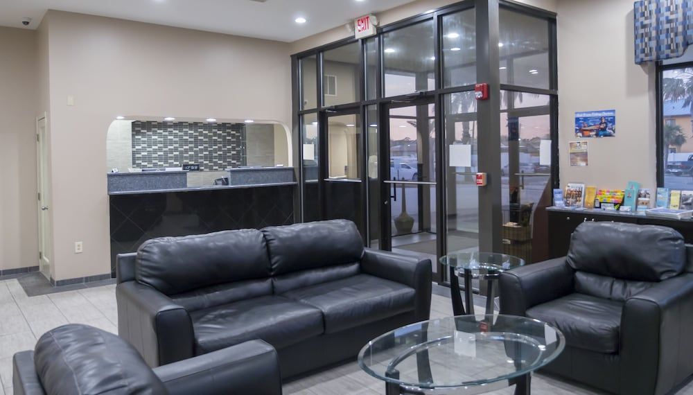 Regency Inn & Suites 3