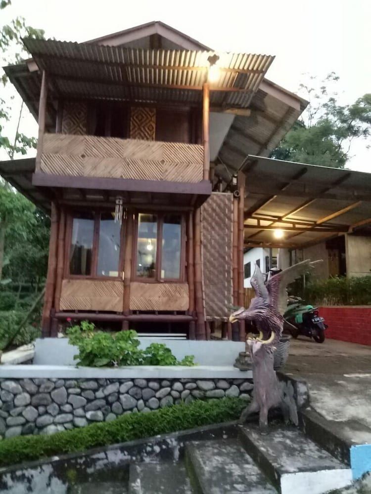 Guesthouse Kahyuna -1 estrellas en Probolinggo
