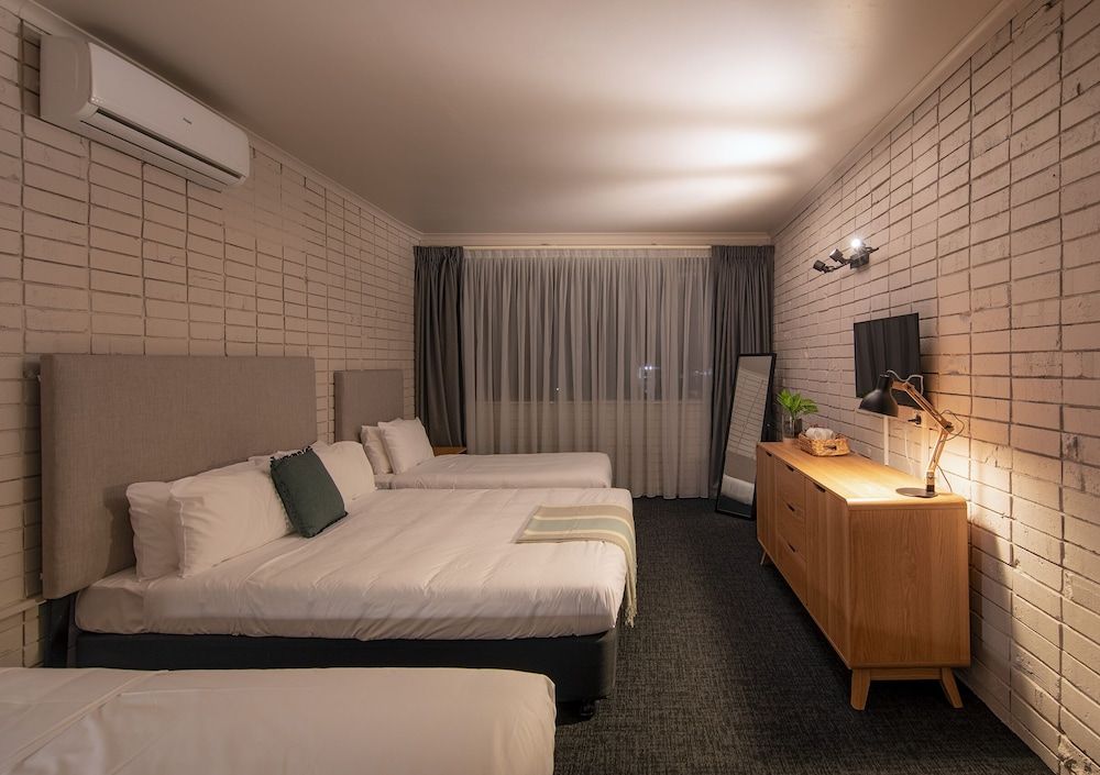 Palms Hotel Motel Chullora 2