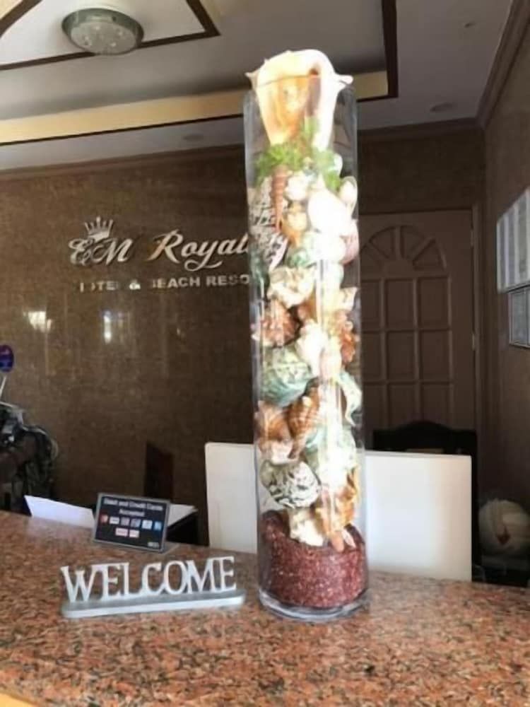 EM Royalle Hotel & Beach Resort 2